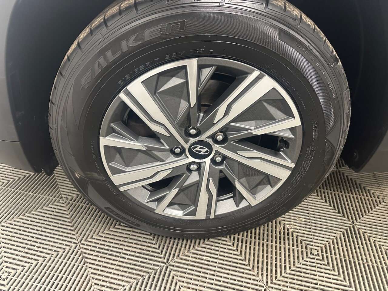 A 2022 HYUNDAI TUCSON 1.6 T-GDi SE Connect SUV 5dr Petrol Manual Euro 6 (s/s) (150 ps) Reversing A 2022 HYUNDAI TUCSON 1.6 T-GDi SE Connect SUV 5dr Petrol Manual Euro 6 (s/s) (150 ps) Reversing