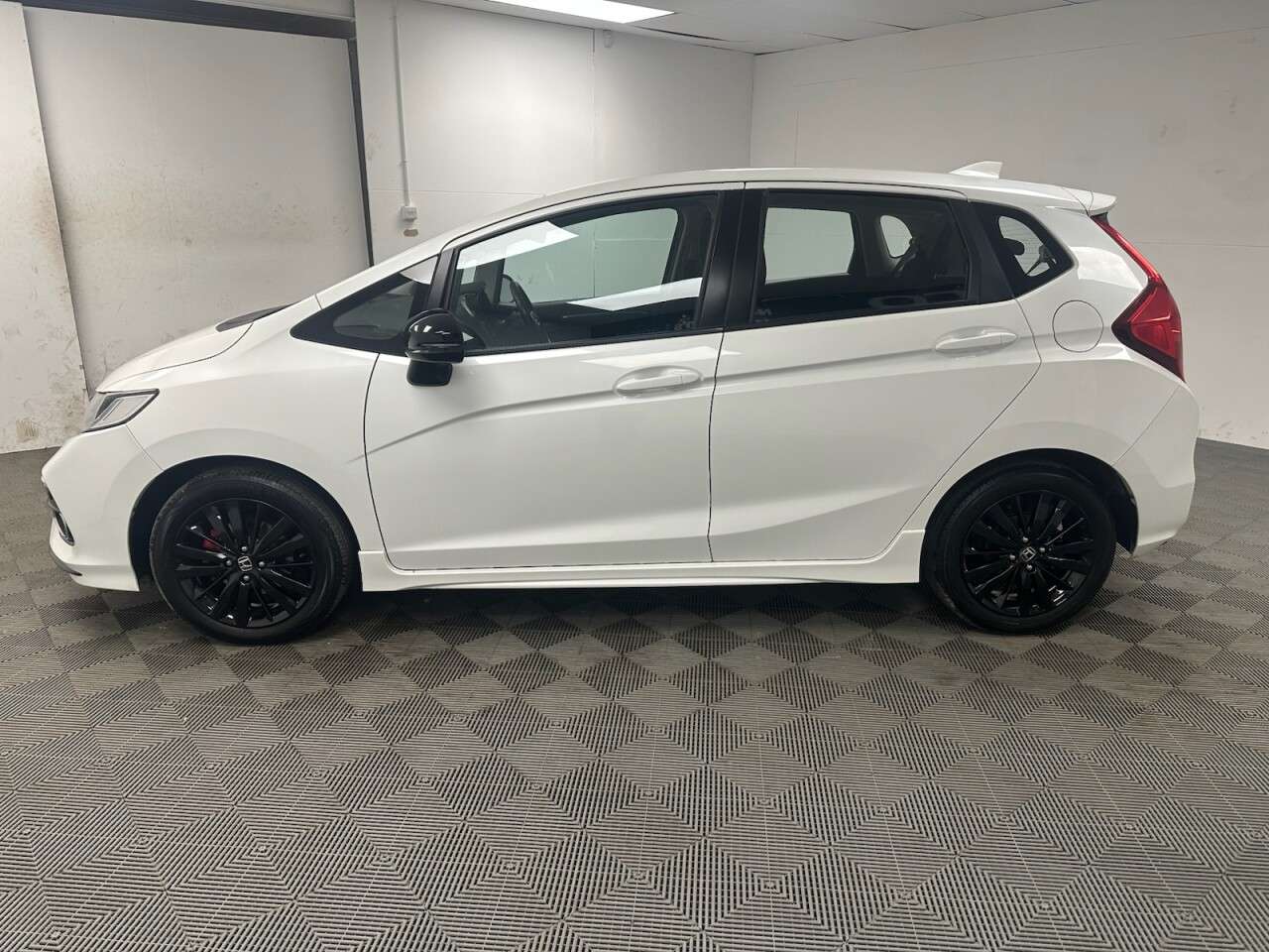 A 2018 HONDA JAZZ 1.5 i-VTEC Sport Hatchback 5dr Petrol Manual Euro 6 (s/s) (130 ps) Bluetoot A 2018 HONDA JAZZ 1.5 i-VTEC Sport Hatchback 5dr Petrol Manual Euro 6 (s/s) (130 ps) Bluetoot