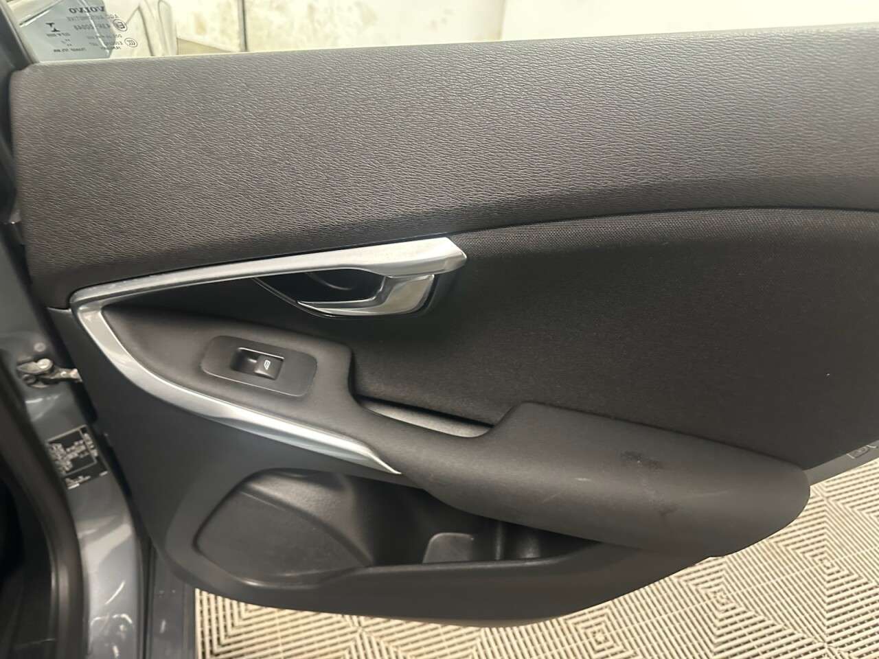 2017 VOLVO V40 2017 VOLVO V40