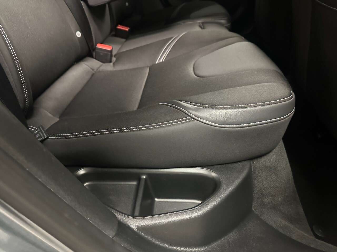 2017 VOLVO V40 2017 VOLVO V40