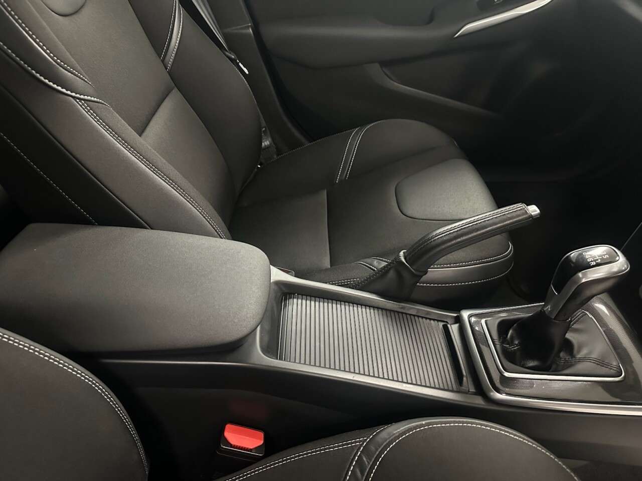 2017 VOLVO V40 2017 VOLVO V40