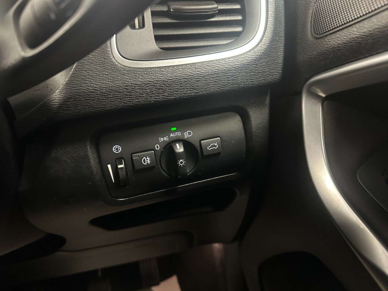 2017 VOLVO V40 2017 VOLVO V40