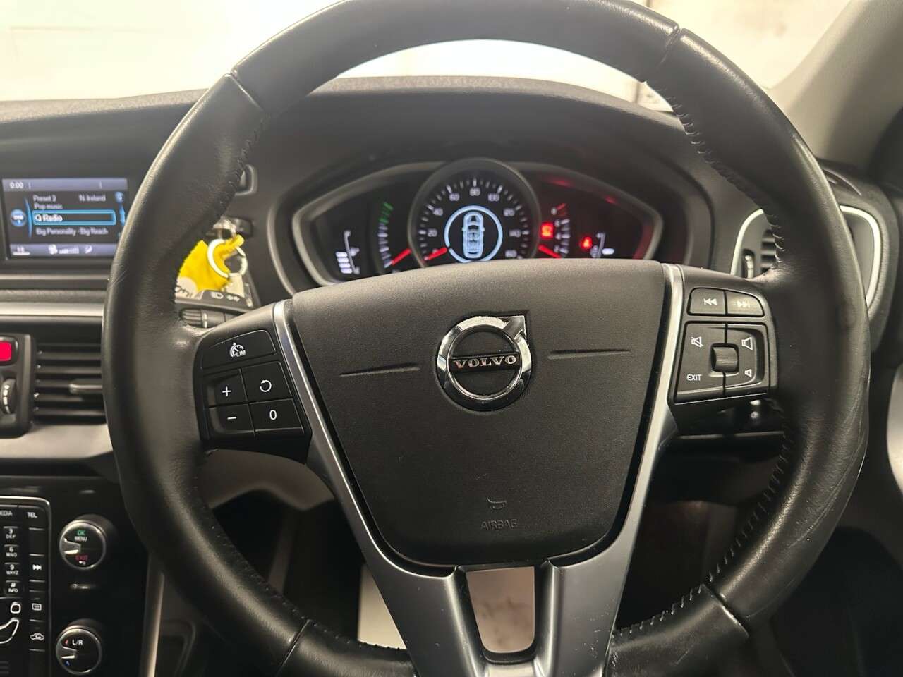 2017 VOLVO V40 2017 VOLVO V40