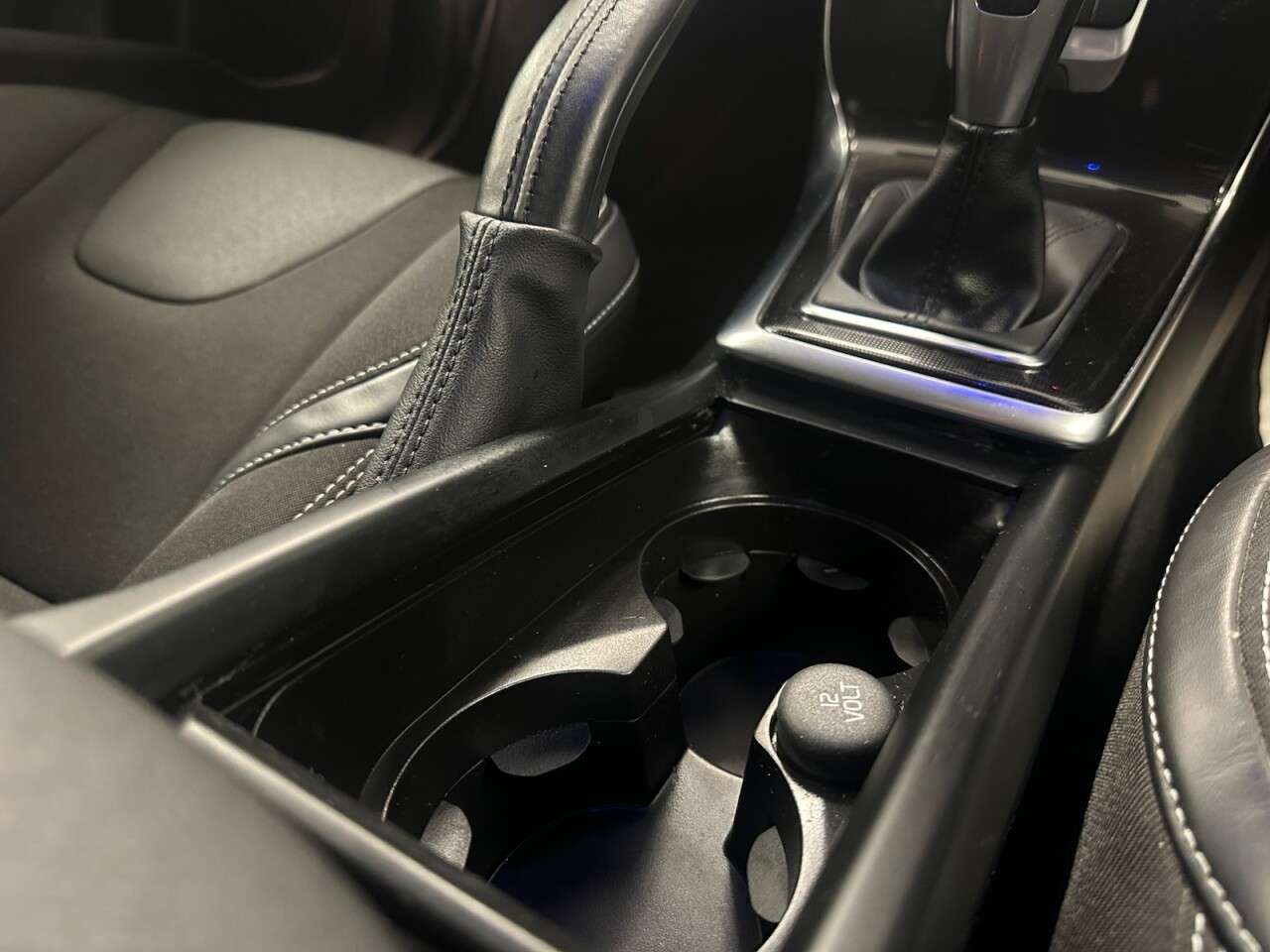 2017 VOLVO V40 2017 VOLVO V40