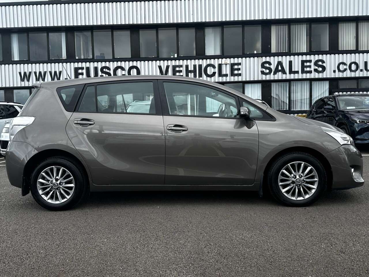 A 2016 TOYOTA VERSO 1.6 D-4D Icon MPV 5dr Diesel Manual Euro 6 (s/s) (7 Seat) (112 ps) Bluetoot A 2016 TOYOTA VERSO 1.6 D-4D Icon MPV 5dr Diesel Manual Euro 6 (s/s) (7 Seat) (112 ps) Bluetoot