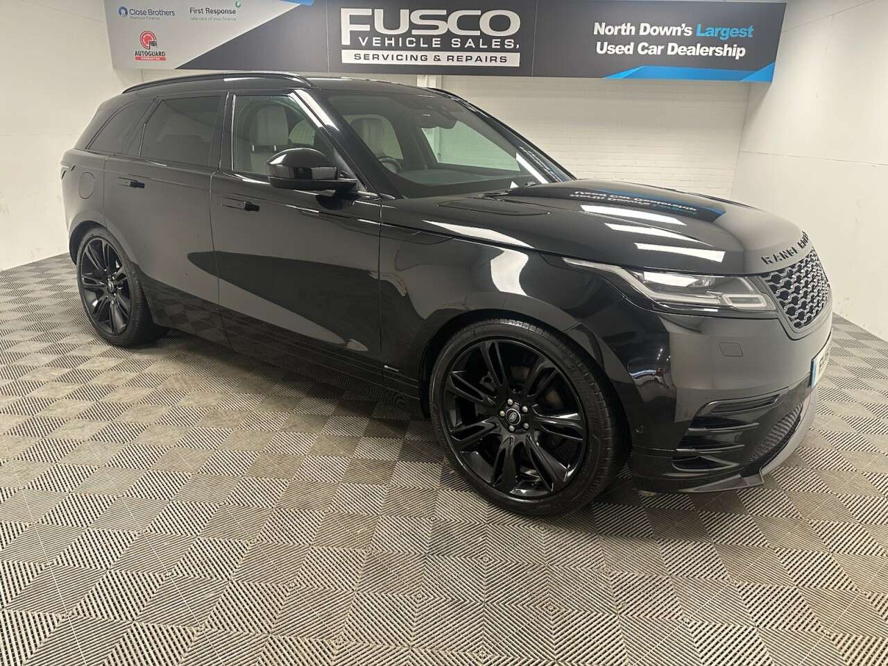 A 2019 LAND ROVER RANGE ROVER VELAR 3.0 D300 R-Dynamic HSE SUV 5dr Diesel Auto 4WD Euro 6 (s/s) (300 ps) FULL S A 2019 LAND ROVER RANGE ROVER VELAR 3.0 D300 R-Dynamic HSE SUV 5dr Diesel Auto 4WD Euro 6 (s/s) (300 ps) FULL S