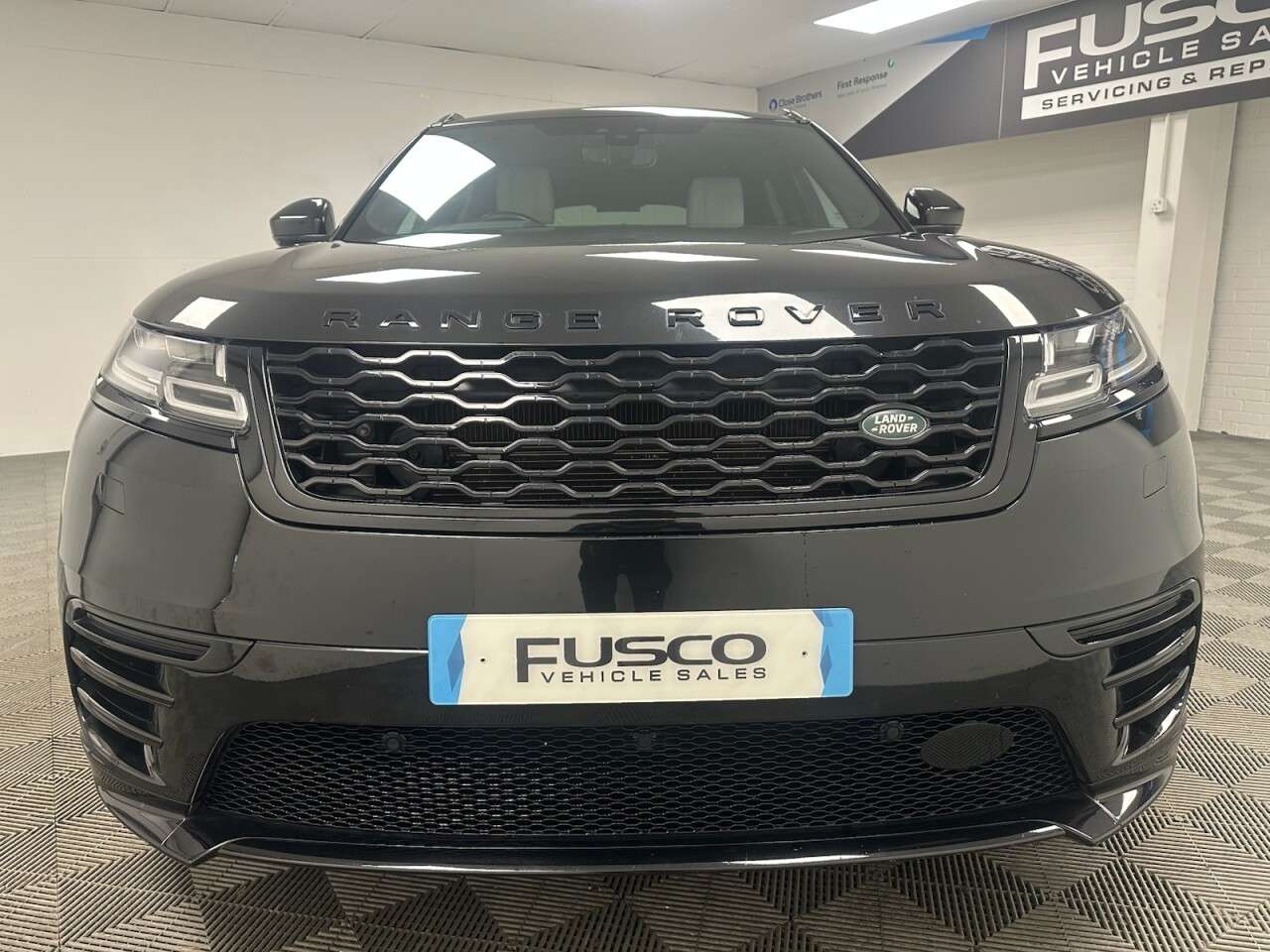A 2019 LAND ROVER RANGE ROVER VELAR 3.0 D300 R-Dynamic HSE SUV 5dr Diesel Auto 4WD Euro 6 (s/s) (300 ps) FULL S A 2019 LAND ROVER RANGE ROVER VELAR 3.0 D300 R-Dynamic HSE SUV 5dr Diesel Auto 4WD Euro 6 (s/s) (300 ps) FULL S
