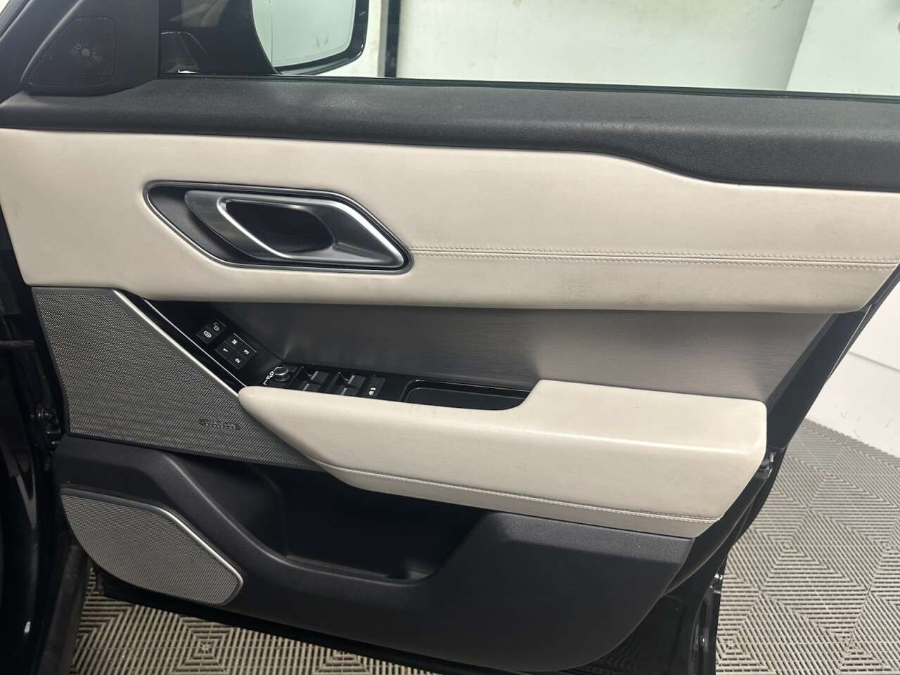 2019 LAND ROVER RANGE ROVER VELAR 2019 LAND ROVER RANGE ROVER VELAR