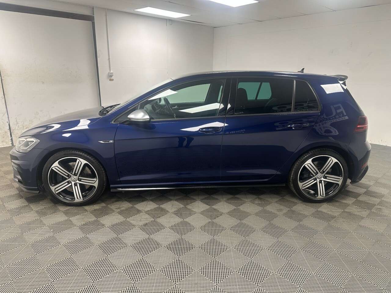 A 2018 VOLKSWAGEN GOLF 2.0 TSI R Hatchback 5dr Petrol DSG 4Motion Euro 6 (s/s) (310 ps) Good Servi A 2018 VOLKSWAGEN GOLF 2.0 TSI R Hatchback 5dr Petrol DSG 4Motion Euro 6 (s/s) (310 ps) Good Servi