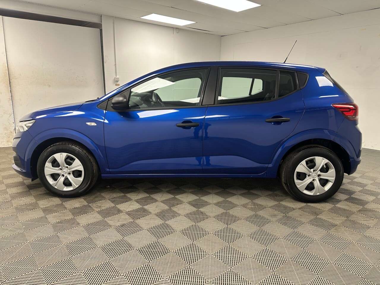 A 2022 DACIA SANDERO 1.0 SCe Essential Hatchback 5dr Petrol Manual Euro 6 (s/s) (65 ps) Bluetoot A 2022 DACIA SANDERO 1.0 SCe Essential Hatchback 5dr Petrol Manual Euro 6 (s/s) (65 ps) Bluetoot