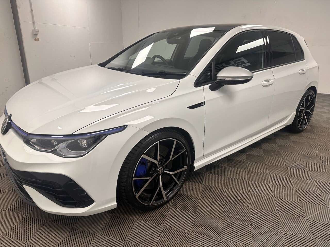 A 2023 VOLKSWAGEN GOLF 2.0 TSI R Hatchback 5dr Petrol DSG 4Motion Euro 6 (s/s) (320 ps) Pan Roof U A 2023 VOLKSWAGEN GOLF 2.0 TSI R Hatchback 5dr Petrol DSG 4Motion Euro 6 (s/s) (320 ps) Pan Roof U