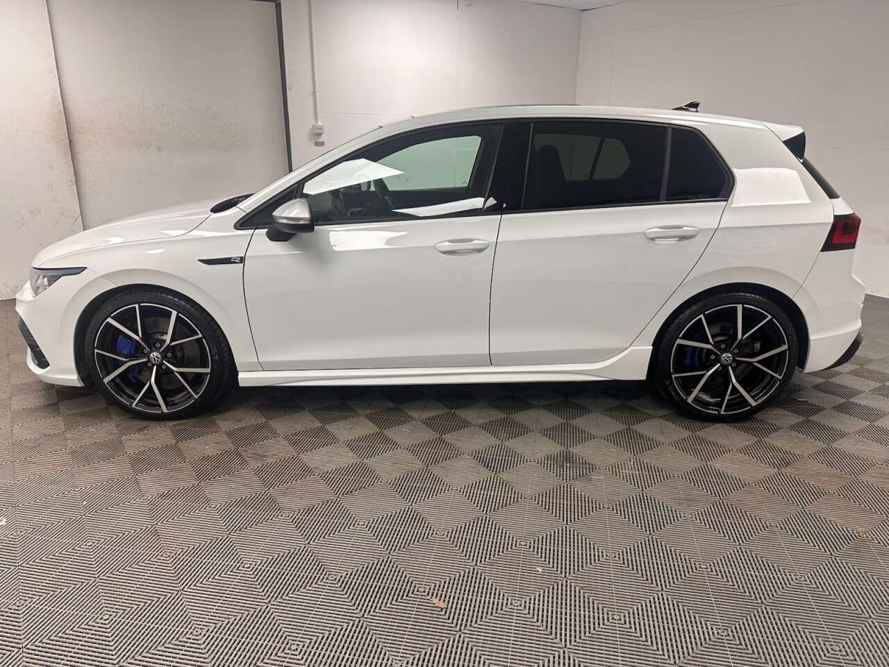 A 2023 VOLKSWAGEN GOLF 2.0 TSI R Hatchback 5dr Petrol DSG 4Motion Euro 6 (s/s) (320 ps) Pan Roof U A 2023 VOLKSWAGEN GOLF 2.0 TSI R Hatchback 5dr Petrol DSG 4Motion Euro 6 (s/s) (320 ps) Pan Roof U