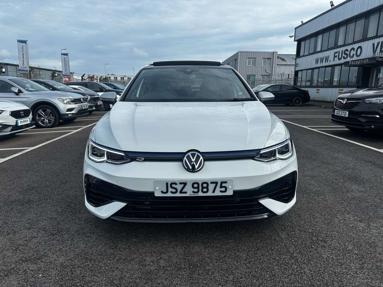 A 2023 VOLKSWAGEN GOLF 2.0 TSI R Hatchback 5dr Petrol DSG 4Motion Euro 6 (s/s) (320 ps) Pan Roof U A 2023 VOLKSWAGEN GOLF 2.0 TSI R Hatchback 5dr Petrol DSG 4Motion Euro 6 (s/s) (320 ps) Pan Roof U