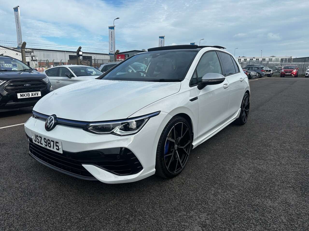 A 2023 VOLKSWAGEN GOLF 2.0 TSI R Hatchback 5dr Petrol DSG 4Motion Euro 6 (s/s) (320 ps) Pan Roof U A 2023 VOLKSWAGEN GOLF 2.0 TSI R Hatchback 5dr Petrol DSG 4Motion Euro 6 (s/s) (320 ps) Pan Roof U