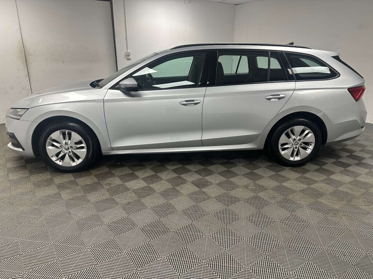 A 2022 SKODA OCTAVIA 2.0 TDI SE Technology Estate 5dr Diesel DSG Euro 6 (s/s) (116 ps) Automatic A 2022 SKODA OCTAVIA 2.0 TDI SE Technology Estate 5dr Diesel DSG Euro 6 (s/s) (116 ps) Automatic