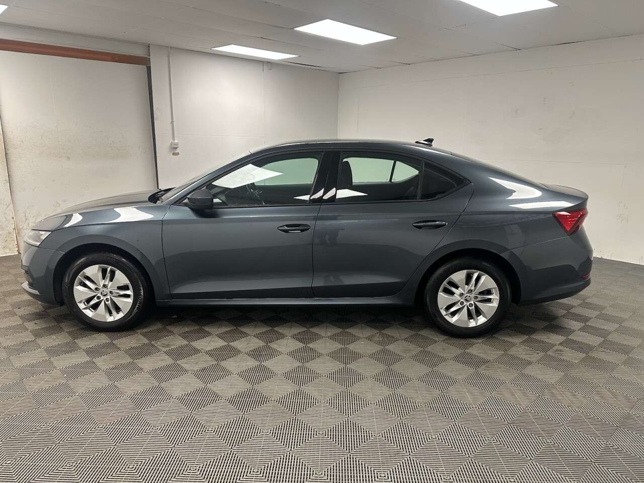 A 2021 SKODA OCTAVIA 1.0 TSI SE Technology Hatchback 5dr Petrol Manual Euro 6 (s/s) (110 ps) Sat A 2021 SKODA OCTAVIA 1.0 TSI SE Technology Hatchback 5dr Petrol Manual Euro 6 (s/s) (110 ps) Sat