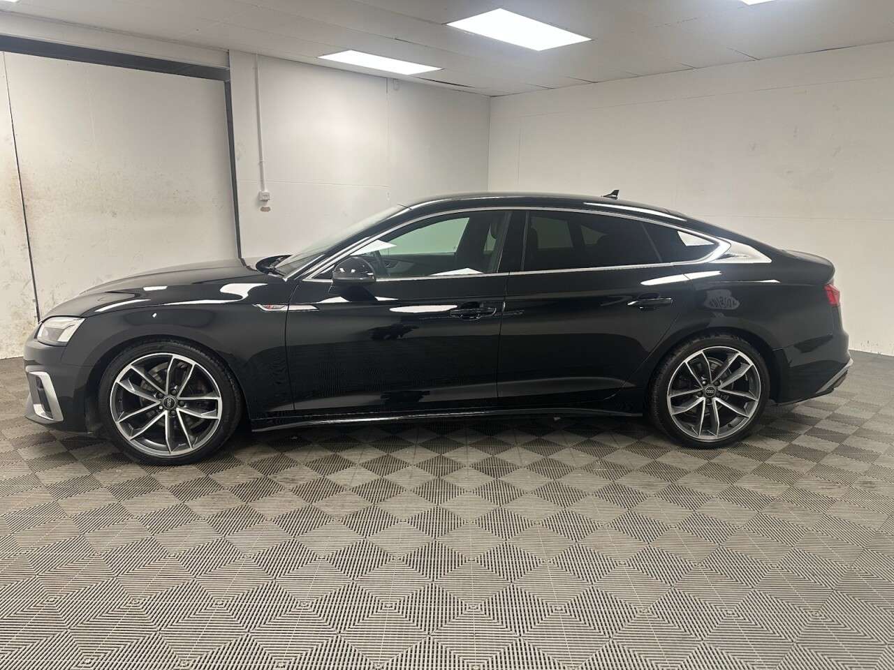 A 2023 AUDI A5 2.0 TFSI 35 S line Sportback 5dr Petrol S Tronic Euro 6 (s/s) (150 ps) 1 Ow A 2023 AUDI A5 2.0 TFSI 35 S line Sportback 5dr Petrol S Tronic Euro 6 (s/s) (150 ps) 1 Ow
