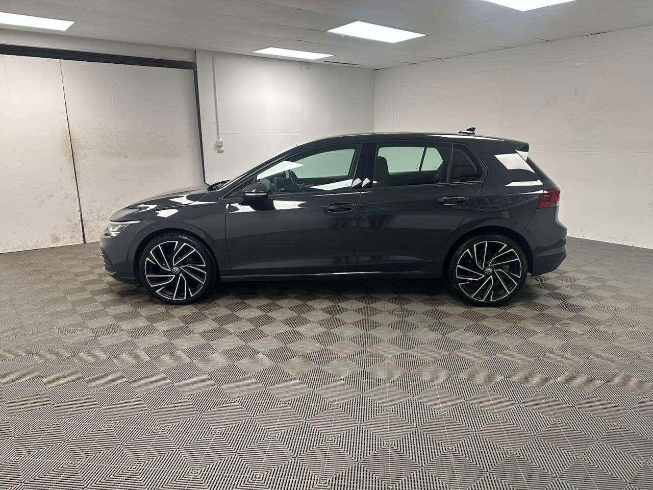 A 2023 VOLKSWAGEN GOLF 1.5 TSI Life Hatchback 5dr Petrol Manual Euro 6 (s/s) (130 ps) 19" Upgrade A 2023 VOLKSWAGEN GOLF 1.5 TSI Life Hatchback 5dr Petrol Manual Euro 6 (s/s) (130 ps) 19" Upgrade