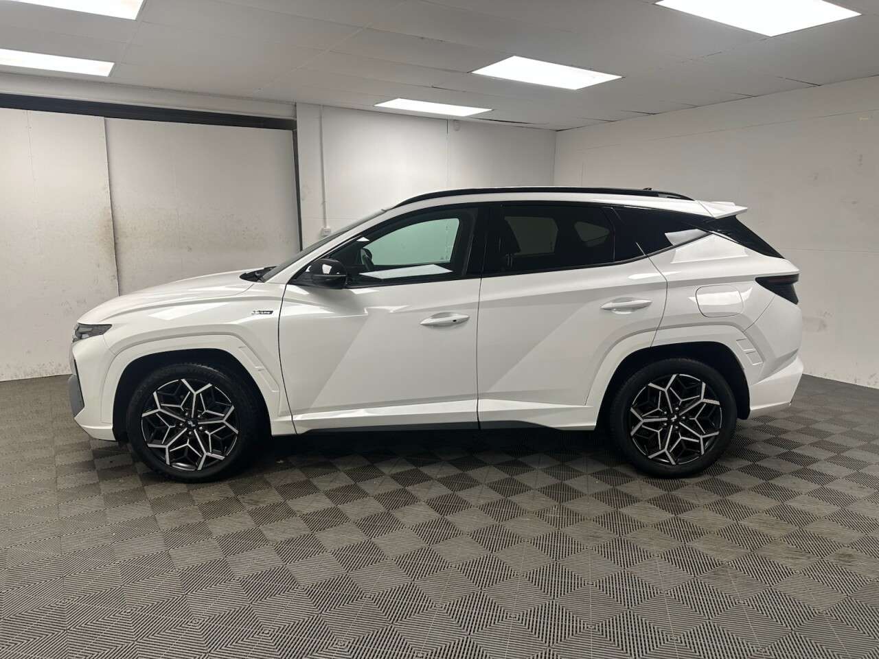 A 2022 HYUNDAI TUCSON 1.6 h T-GDi N Line S SUV 5dr Petrol Hybrid Auto Euro 6 (s/s) (230 ps) Heate A 2022 HYUNDAI TUCSON 1.6 h T-GDi N Line S SUV 5dr Petrol Hybrid Auto Euro 6 (s/s) (230 ps) Heate