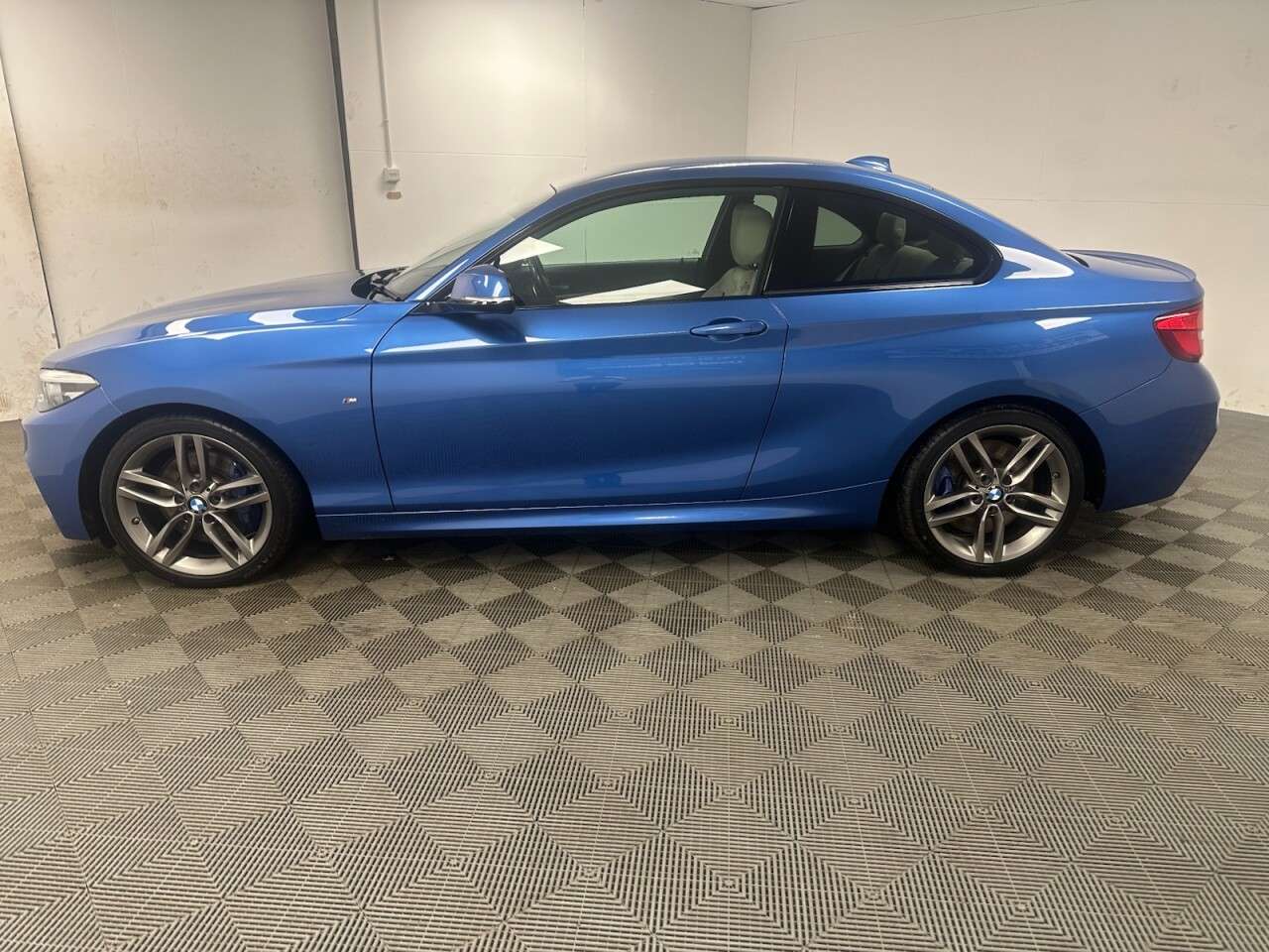 A 2018 BMW 2 SERIES 2.0 220d M Sport Coupe 2dr Diesel Auto Euro 6 (s/s) (190 ps) CRUISE CONTROL A 2018 BMW 2 SERIES 2.0 220d M Sport Coupe 2dr Diesel Auto Euro 6 (s/s) (190 ps) CRUISE CONTROL
