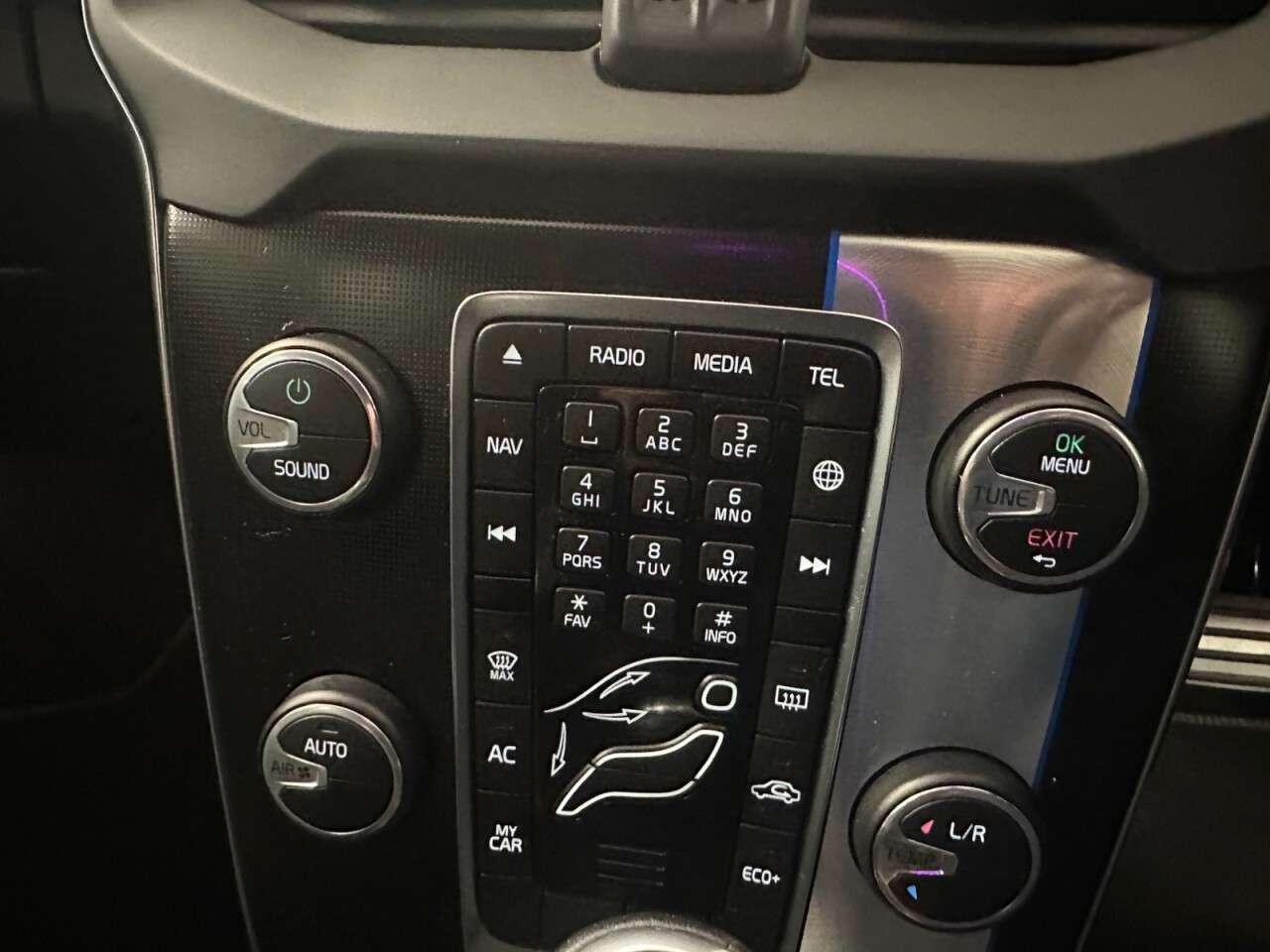 2016 VOLVO V40 2016 VOLVO V40