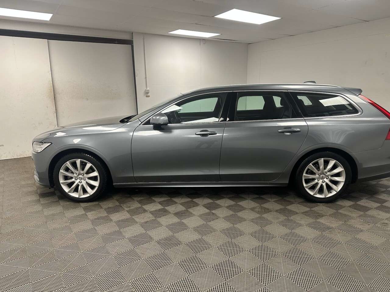 2019 VOLVO V90 2019 VOLVO V90