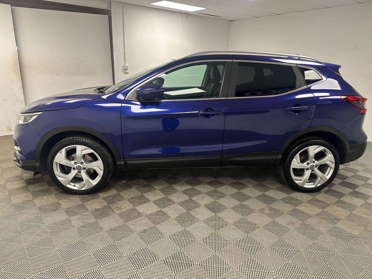 A 2018 NISSAN QASHQAI 1.5 dCi Tekna SUV 5dr Diesel Manual Euro 6 (s/s) (110 ps) Pan Roof, Sat Nav A 2018 NISSAN QASHQAI 1.5 dCi Tekna SUV 5dr Diesel Manual Euro 6 (s/s) (110 ps) Pan Roof, Sat Nav
