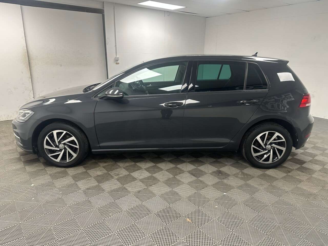 A 2019 VOLKSWAGEN GOLF 1.6 TDI Match Edition Hatchback 5dr Diesel Manual Euro 6 (s/s) (115 ps) Sat A 2019 VOLKSWAGEN GOLF 1.6 TDI Match Edition Hatchback 5dr Diesel Manual Euro 6 (s/s) (115 ps) Sat