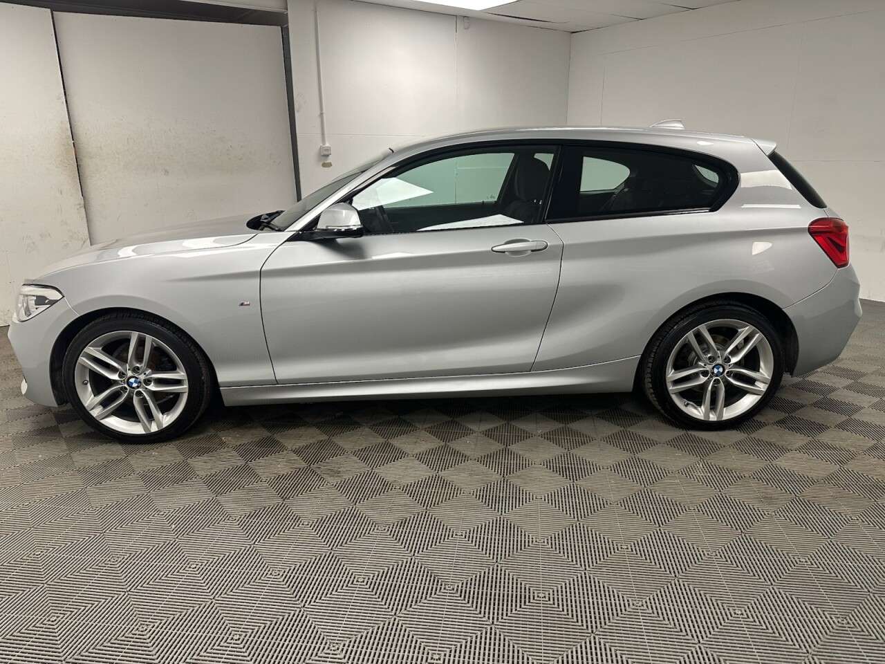 A 2018 BMW 1 SERIES 2.0 118d M Sport Hatchback 3dr Diesel Manual Euro 6 (s/s) (150 ps) Leather A 2018 BMW 1 SERIES 2.0 118d M Sport Hatchback 3dr Diesel Manual Euro 6 (s/s) (150 ps) Leather