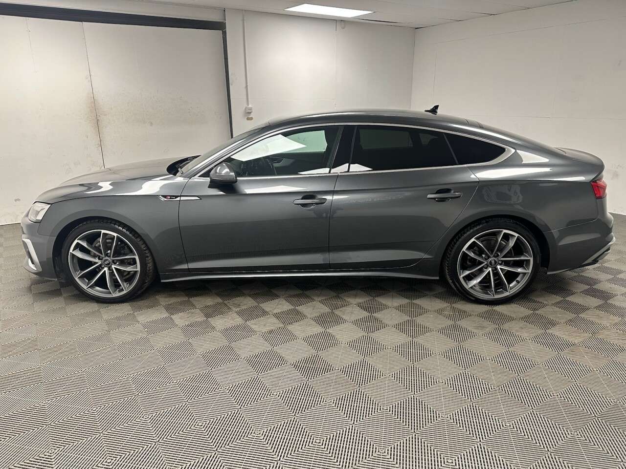 A 2022 AUDI A5 2.0 TDI 35 S line Sportback 5dr Diesel S Tronic Euro 6 (s/s) (163 ps) 1 Own A 2022 AUDI A5 2.0 TDI 35 S line Sportback 5dr Diesel S Tronic Euro 6 (s/s) (163 ps) 1 Own