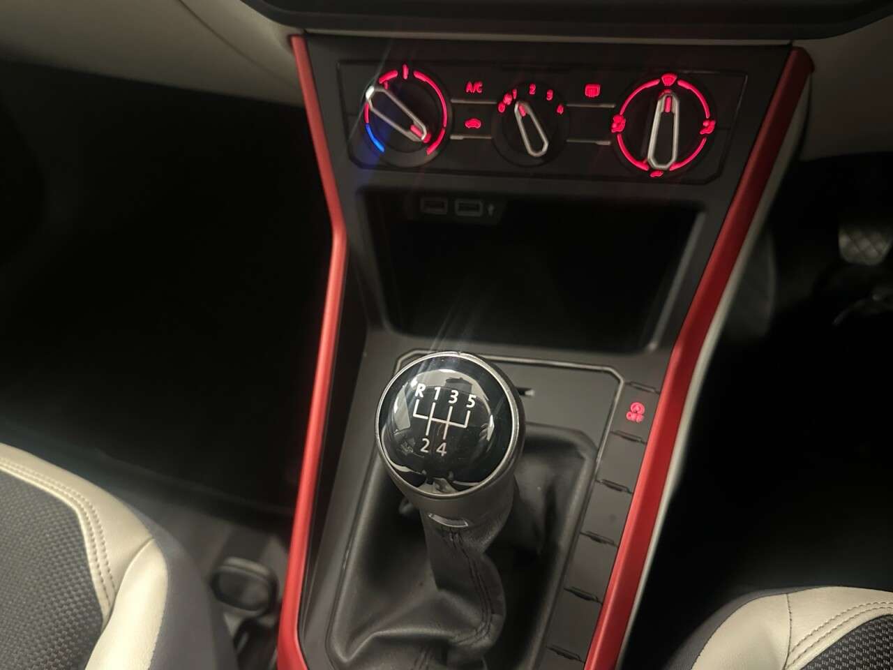 2019 VOLKSWAGEN POLO 2019 VOLKSWAGEN POLO