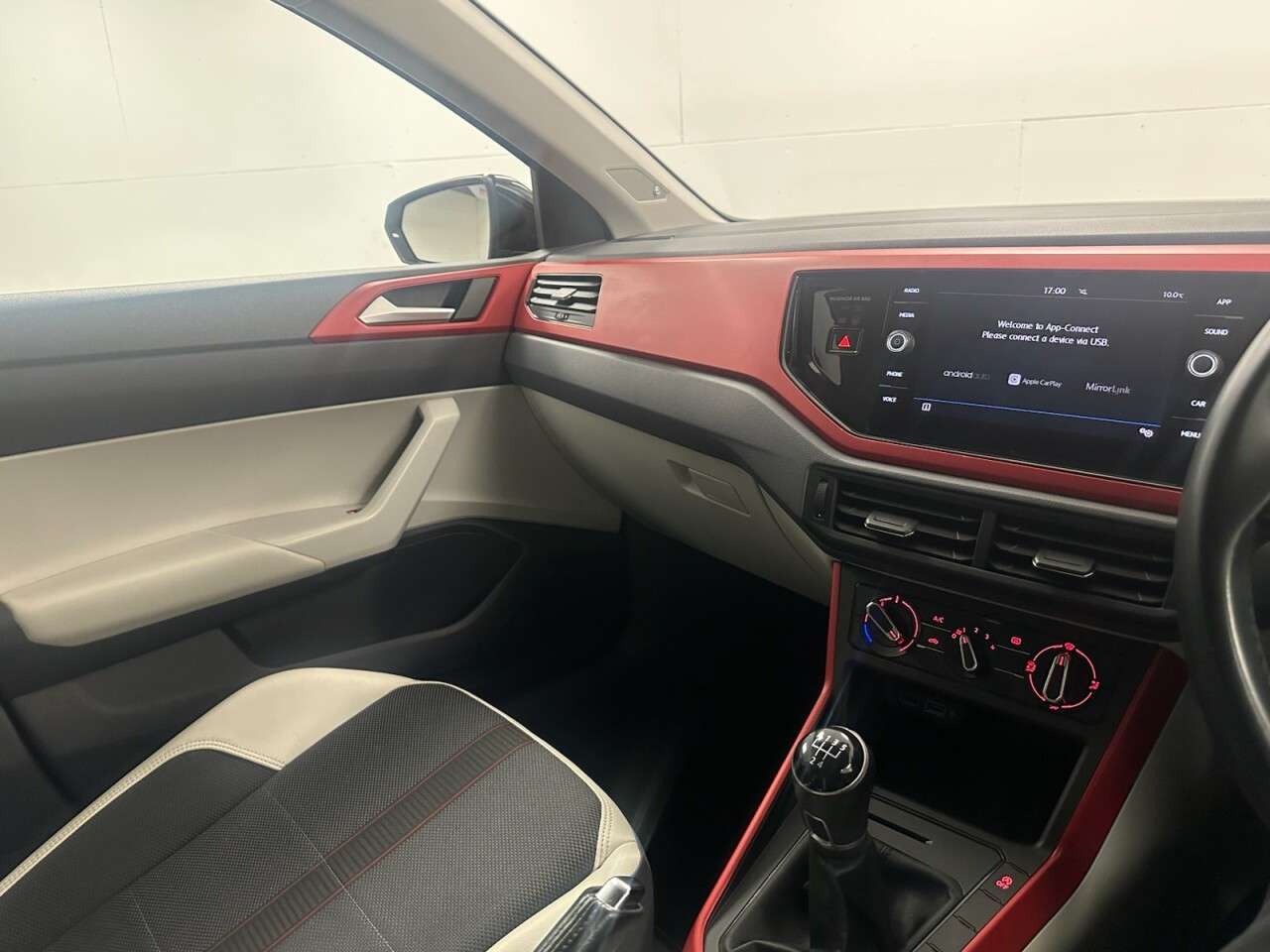 2019 VOLKSWAGEN POLO 2019 VOLKSWAGEN POLO