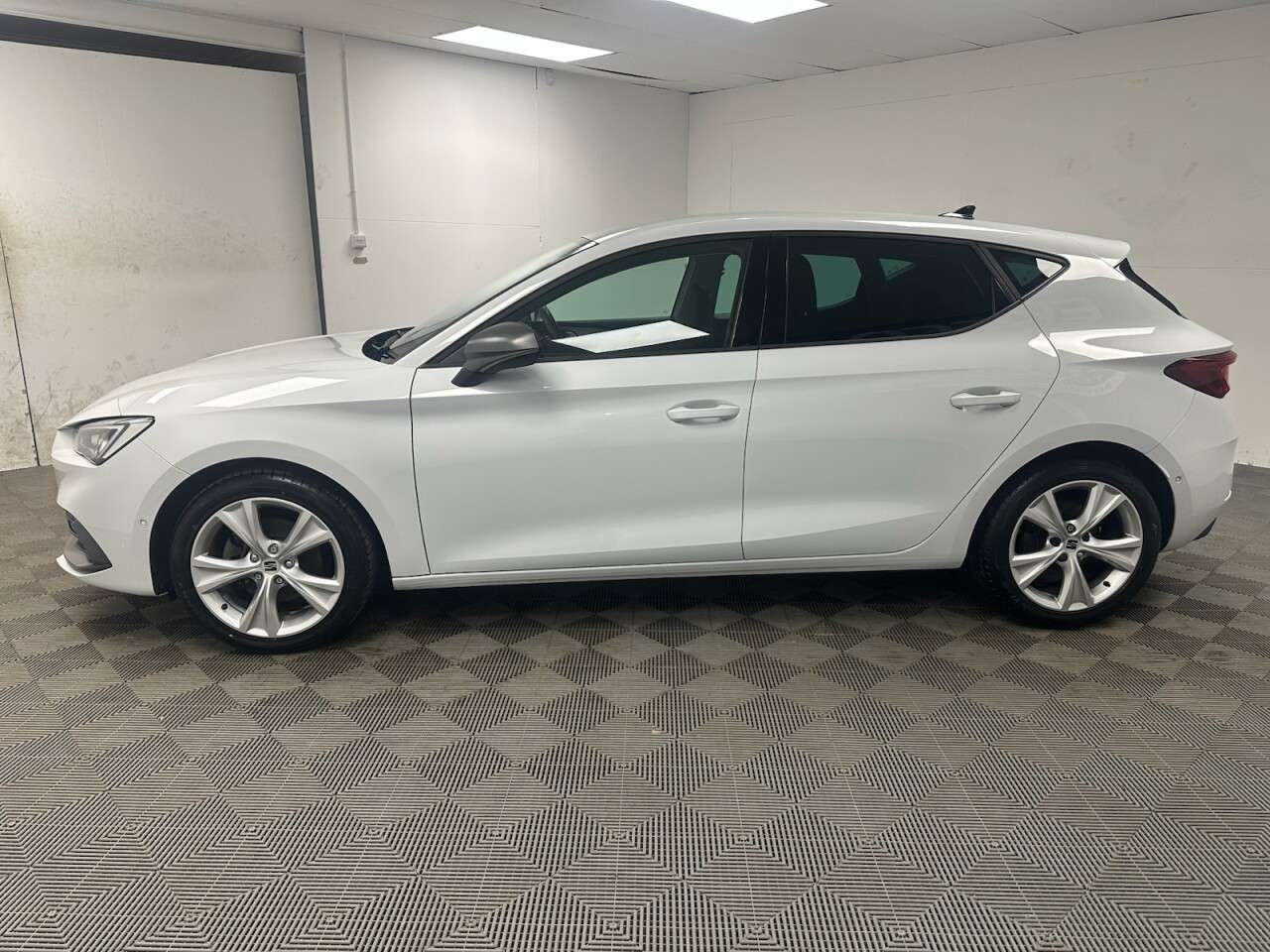 A 2021 SEAT LEON 1.5 TSI EVO FR Hatchback 5dr Petrol Manual Euro 6 (s/s) (130 ps) 1 Owner, A A 2021 SEAT LEON 1.5 TSI EVO FR Hatchback 5dr Petrol Manual Euro 6 (s/s) (130 ps) 1 Owner, A