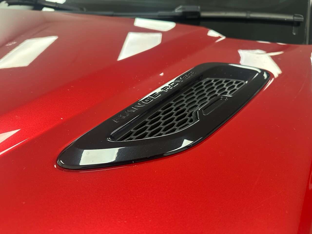 A 2019 LAND ROVER RANGE ROVER EVOQUE 2.0 Si4 HSE Dynamic SUV 5dr Petrol Auto 4WD Euro 6 (s/s) (290 bhp) Sat Nav, A 2019 LAND ROVER RANGE ROVER EVOQUE 2.0 Si4 HSE Dynamic SUV 5dr Petrol Auto 4WD Euro 6 (s/s) (290 bhp) Sat Nav,