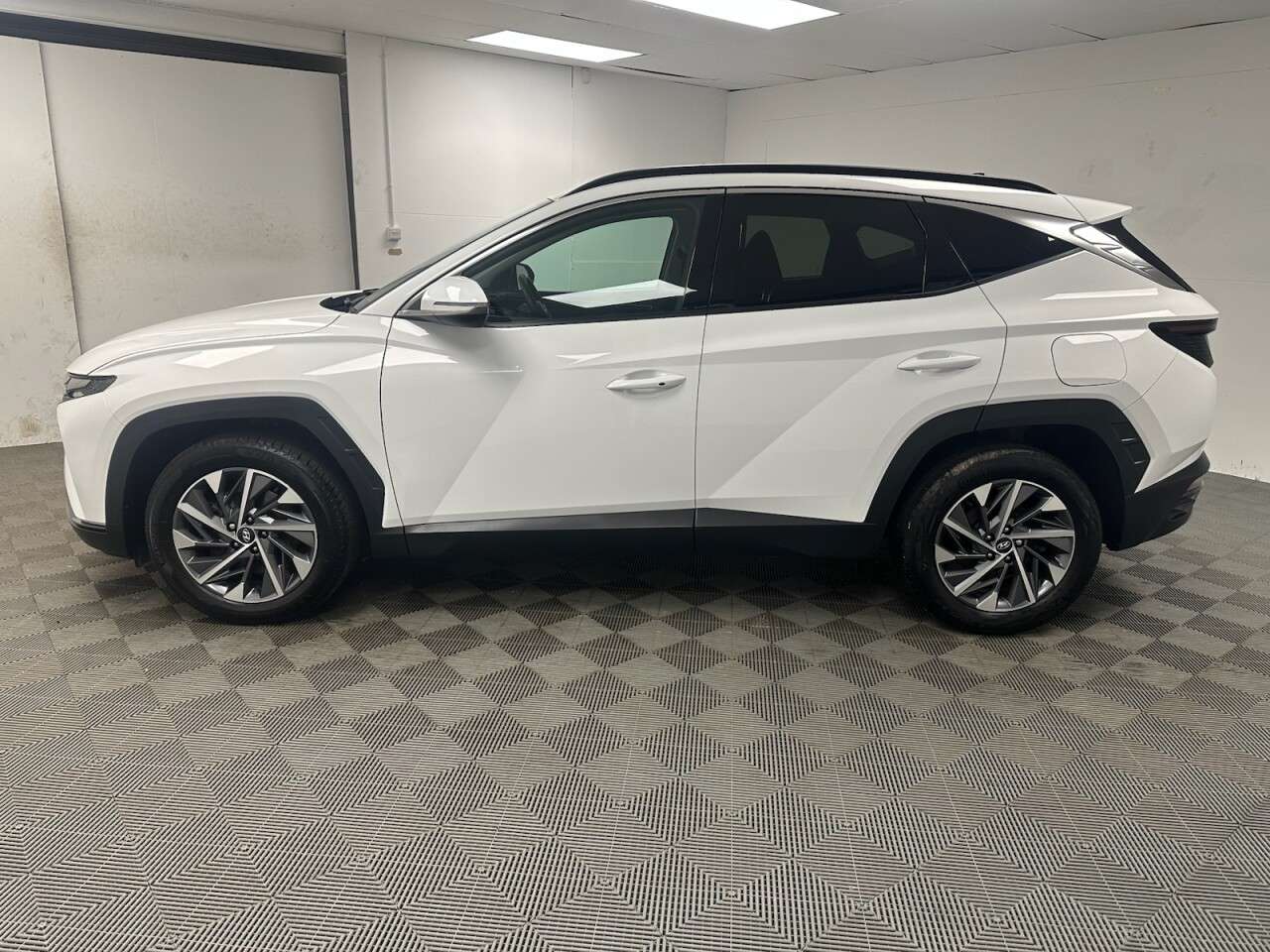 A 2021 HYUNDAI TUCSON 1.6 T-GDi Premium SUV 5dr Petrol Manual Euro 6 (s/s) (150 ps) Apple Car Pla A 2021 HYUNDAI TUCSON 1.6 T-GDi Premium SUV 5dr Petrol Manual Euro 6 (s/s) (150 ps) Apple Car Pla