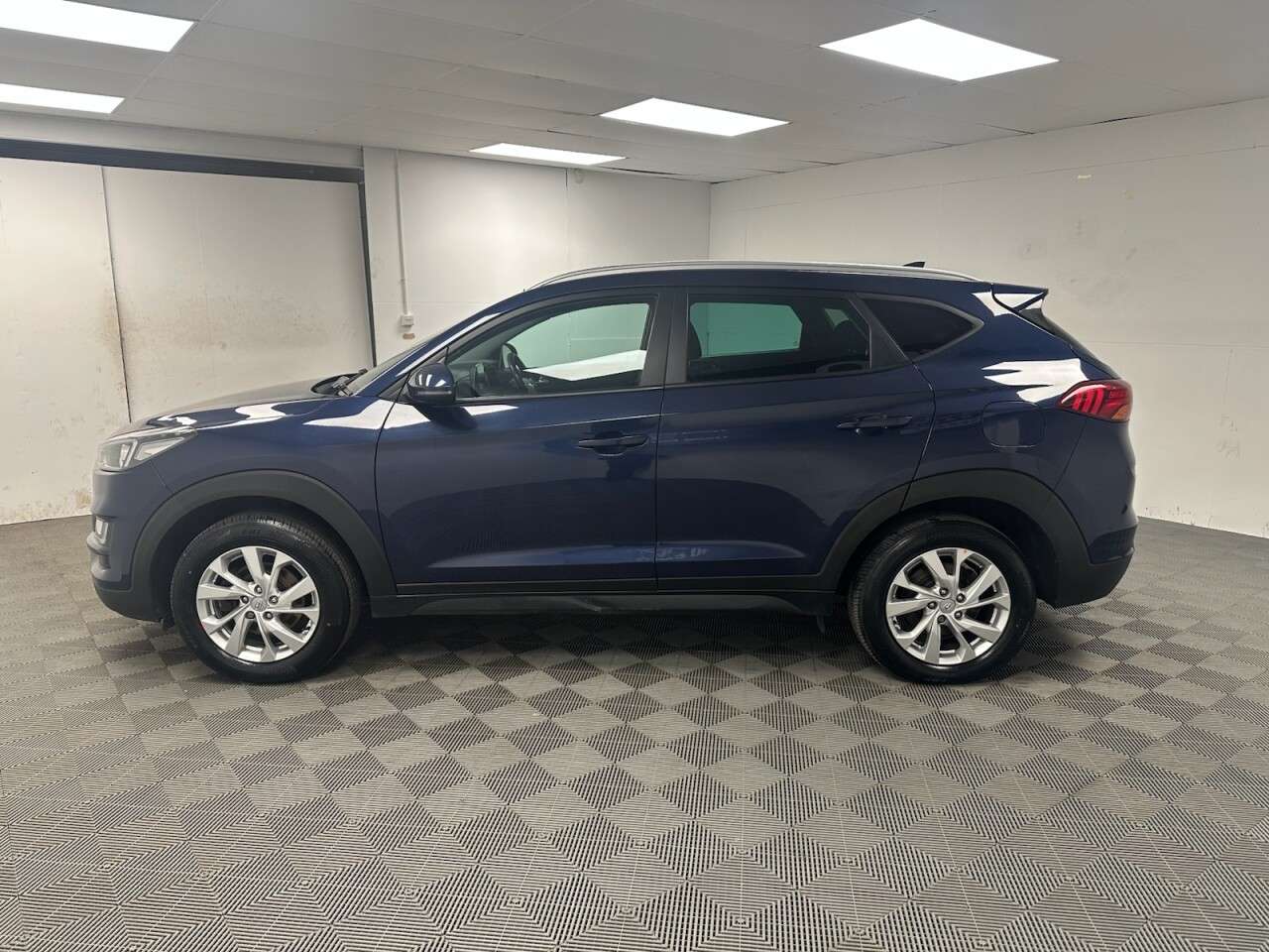 A 2019 HYUNDAI TUCSON 1.6 GDi SE Nav SUV 5dr Petrol Manual Euro 6 (s/s) (132 ps) Rev Cam, Bluetoo A 2019 HYUNDAI TUCSON 1.6 GDi SE Nav SUV 5dr Petrol Manual Euro 6 (s/s) (132 ps) Rev Cam, Bluetoo