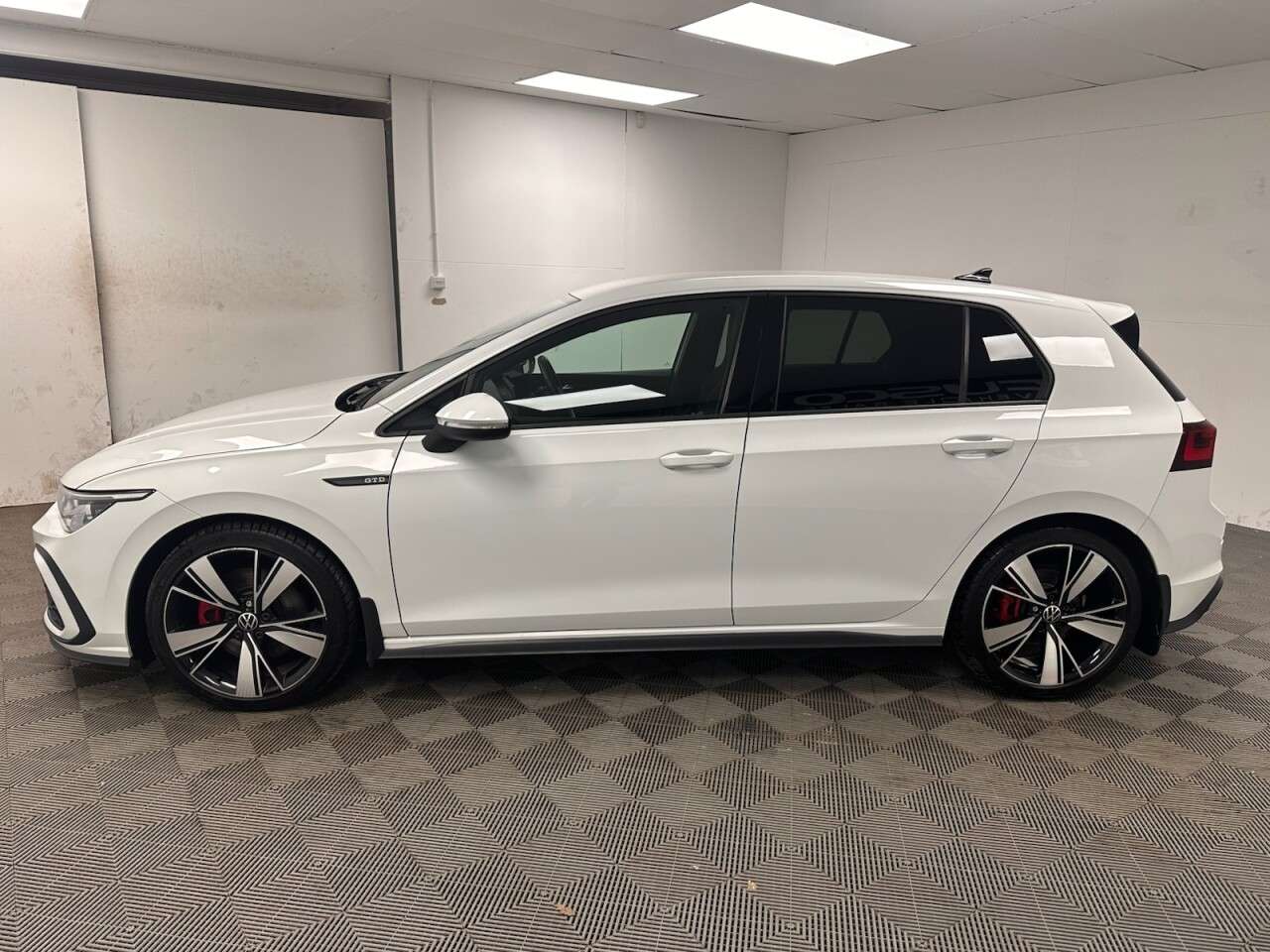 A 2022 VOLKSWAGEN GOLF 2.0 TDI GTD Hatchback 5dr Diesel DSG Euro 6 (s/s) (200 ps) FULL VW SERVICE A 2022 VOLKSWAGEN GOLF 2.0 TDI GTD Hatchback 5dr Diesel DSG Euro 6 (s/s) (200 ps) FULL VW SERVICE