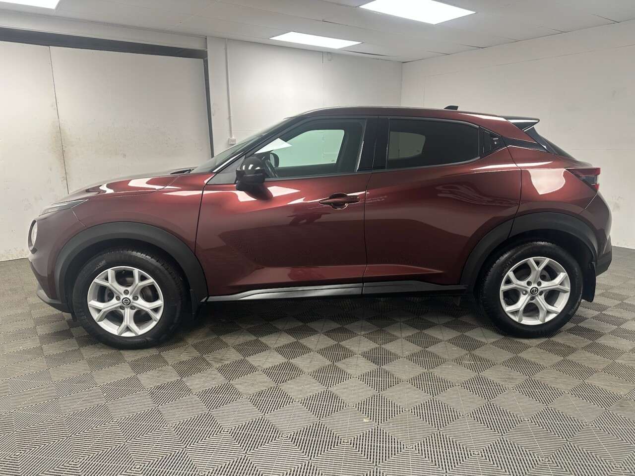 A 2020 NISSAN JUKE 1.0 DIG-T N-Connecta SUV 5dr Petrol DCT Auto Euro 6 (s/s) (117 ps) Sat Nav, A 2020 NISSAN JUKE 1.0 DIG-T N-Connecta SUV 5dr Petrol DCT Auto Euro 6 (s/s) (117 ps) Sat Nav,