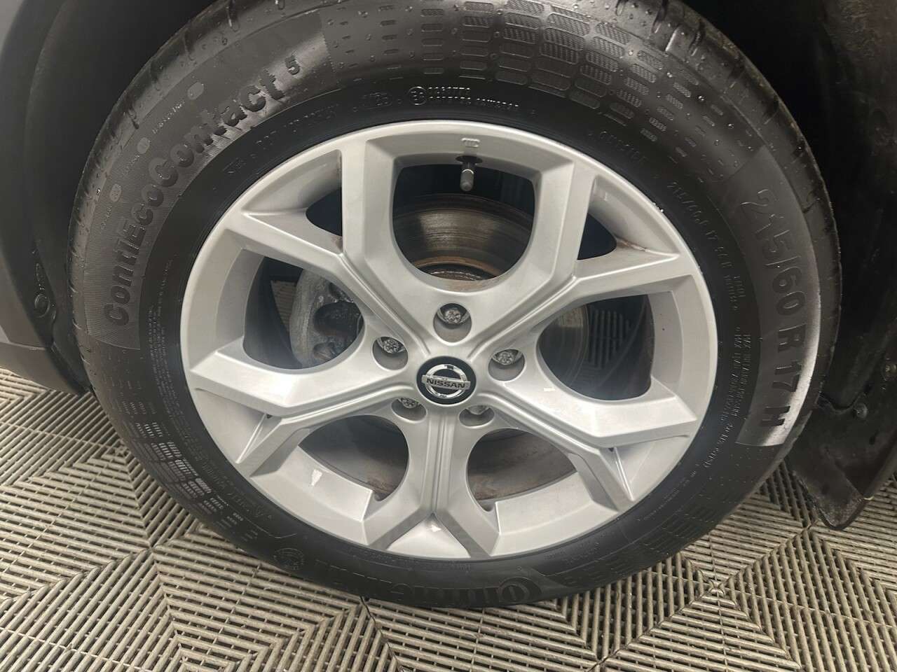 A 2020 NISSAN JUKE 1.0 DIG-T N-Connecta SUV 5dr Petrol DCT Auto Euro 6 (s/s) (117 ps) Sat Nav, A 2020 NISSAN JUKE 1.0 DIG-T N-Connecta SUV 5dr Petrol DCT Auto Euro 6 (s/s) (117 ps) Sat Nav,