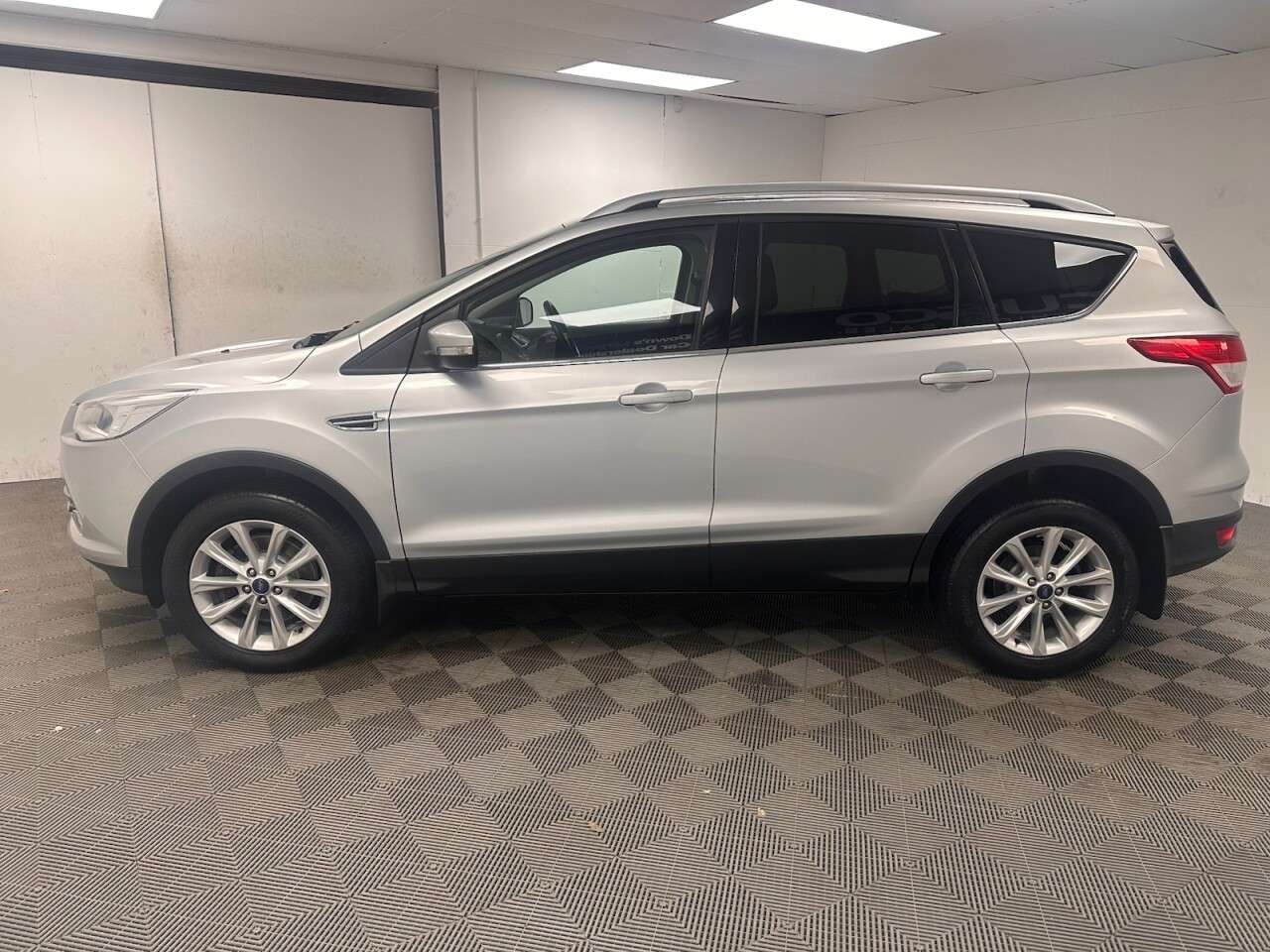A 2016 FORD KUGA 2.0 TDCi Titanium SUV 5dr Diesel Manual 2WD Euro 6 (s/s) (150 ps) Sat Nav, A 2016 FORD KUGA 2.0 TDCi Titanium SUV 5dr Diesel Manual 2WD Euro 6 (s/s) (150 ps) Sat Nav,