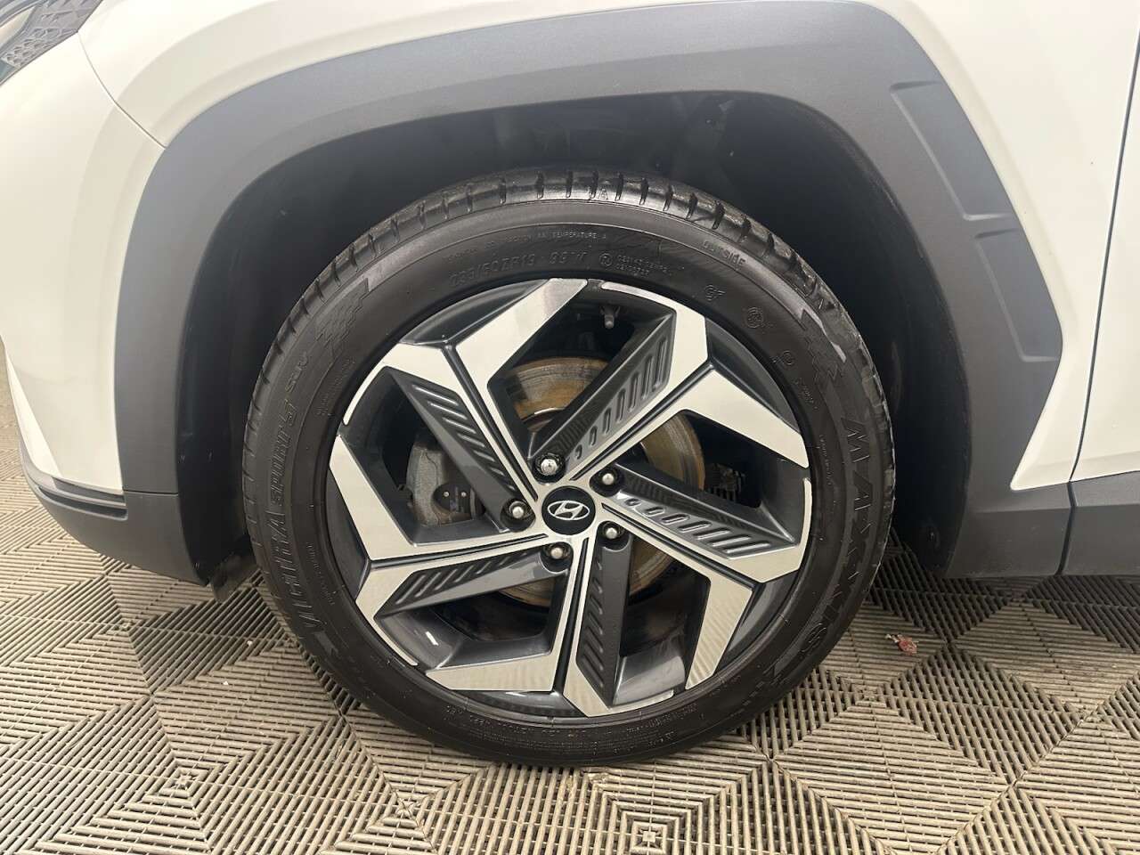 A 2021 HYUNDAI TUCSON 1.6 T-GDi Ultimate SUV 5dr Petrol Manual Euro 6 (s/s) (150 ps) Heated Seats A 2021 HYUNDAI TUCSON 1.6 T-GDi Ultimate SUV 5dr Petrol Manual Euro 6 (s/s) (150 ps) Heated Seats