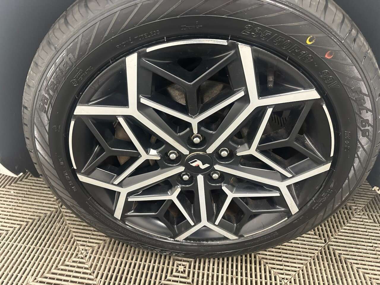 A 2021 HYUNDAI TUCSON 1.6 h T-GDi N Line SUV 5dr Petrol Hybrid Auto Euro 6 (s/s) (230 ps) Heated A 2021 HYUNDAI TUCSON 1.6 h T-GDi N Line SUV 5dr Petrol Hybrid Auto Euro 6 (s/s) (230 ps) Heated