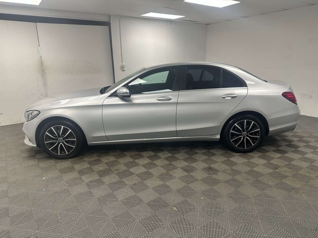 A 2019 MERCEDES-BENZ C-CLASS 1.5 C200 MHEV EQ Boost SE Saloon 4dr Petrol G-Tronic+ Euro 6 (s/s) (198 ps) A 2019 MERCEDES-BENZ C-CLASS 1.5 C200 MHEV EQ Boost SE Saloon 4dr Petrol G-Tronic+ Euro 6 (s/s) (198 ps)