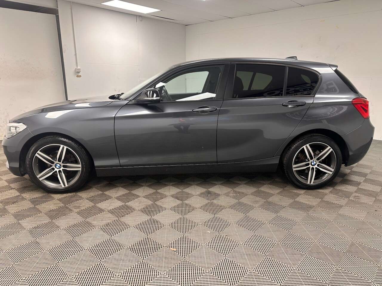 A 2018 BMW 1 SERIES 1.5 118i Sport Hatchback 5dr Petrol Manual Euro 6 (s/s) (136 ps) Sat Nav, D A 2018 BMW 1 SERIES 1.5 118i Sport Hatchback 5dr Petrol Manual Euro 6 (s/s) (136 ps) Sat Nav, D