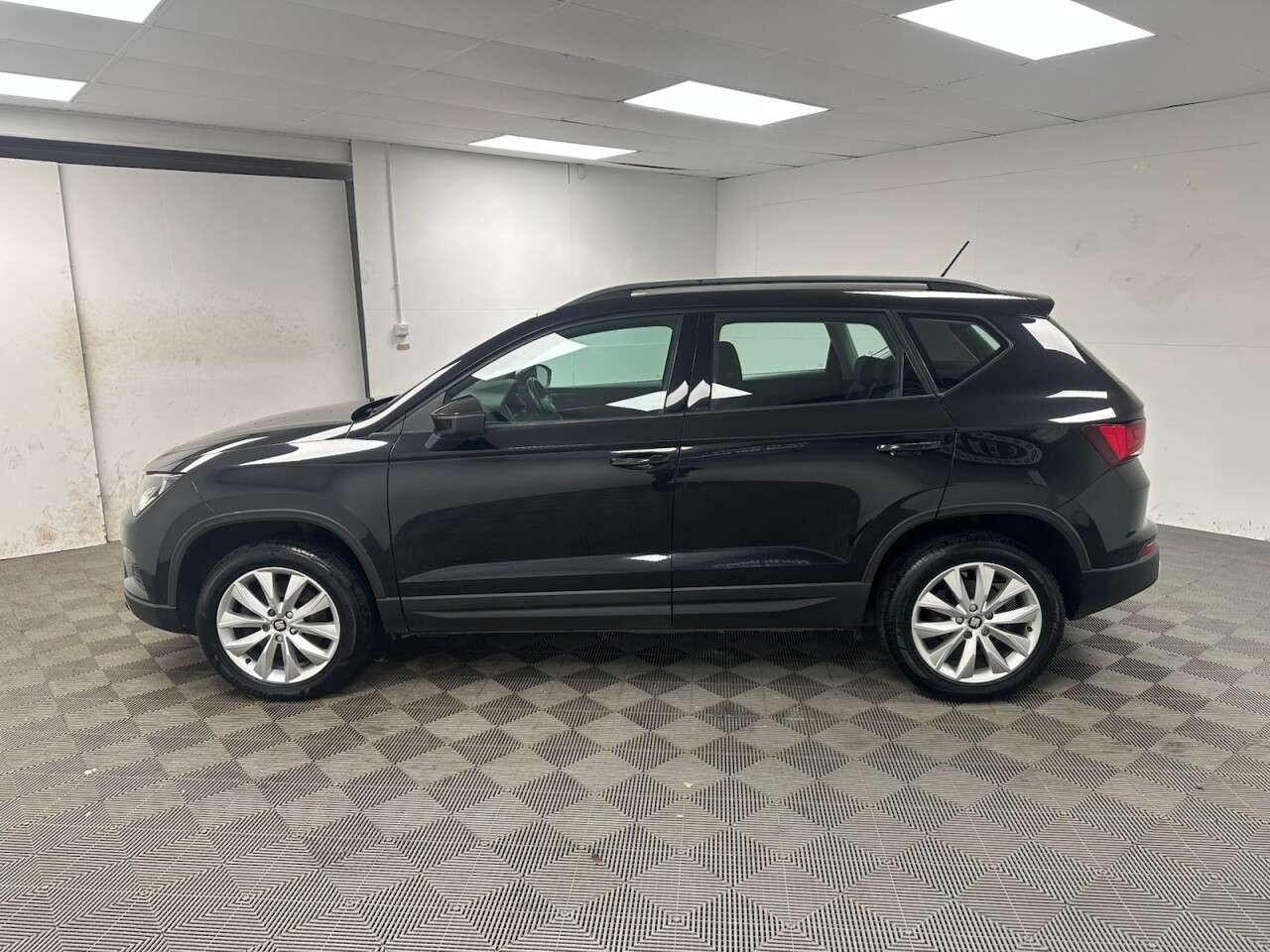 A 2017 SEAT ATECA 1.6 TDI Ecomotive SE SUV 5dr Diesel Manual Euro 6 (s/s) (115 ps) Sat Nav, D A 2017 SEAT ATECA 1.6 TDI Ecomotive SE SUV 5dr Diesel Manual Euro 6 (s/s) (115 ps) Sat Nav, D