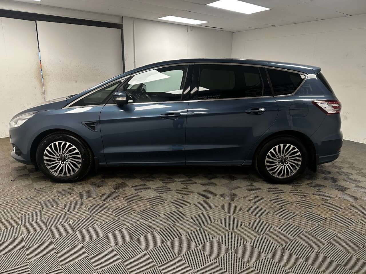 A 2019 FORD S-MAX 2.0 EcoBlue Titanium MPV 5dr Diesel Manual Euro 6 (s/s) (150 ps) Good Servi A 2019 FORD S-MAX 2.0 EcoBlue Titanium MPV 5dr Diesel Manual Euro 6 (s/s) (150 ps) Good Servi