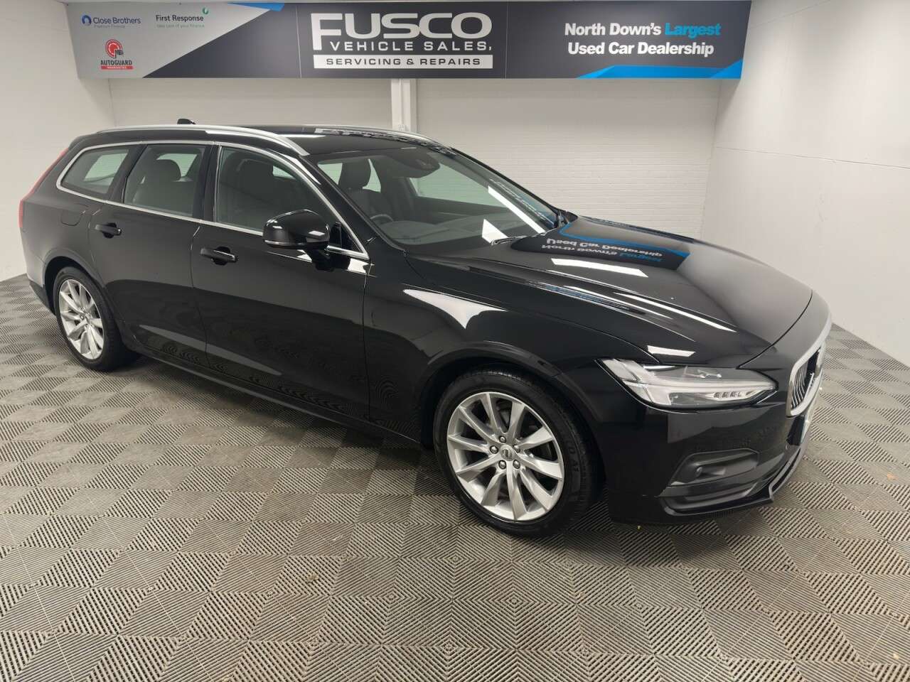 A 2020 VOLVO V90 2.0 B4 MHEV Momentum Estate 5dr Petrol Hybrid Auto Euro 6 (s/s) (197 ps) Le A 2020 VOLVO V90 2.0 B4 MHEV Momentum Estate 5dr Petrol Hybrid Auto Euro 6 (s/s) (197 ps) Le