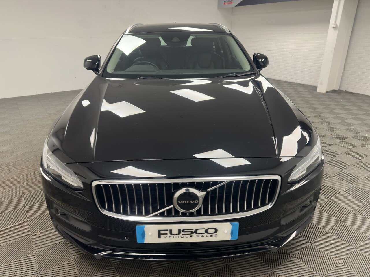 A 2020 VOLVO V90 2.0 B4 MHEV Momentum Estate 5dr Petrol Hybrid Auto Euro 6 (s/s) (197 ps) Le A 2020 VOLVO V90 2.0 B4 MHEV Momentum Estate 5dr Petrol Hybrid Auto Euro 6 (s/s) (197 ps) Le