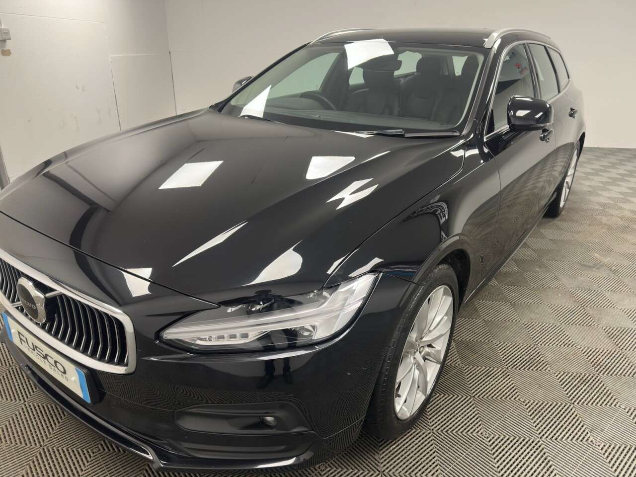 A 2020 VOLVO V90 2.0 B4 MHEV Momentum Estate 5dr Petrol Hybrid Auto Euro 6 (s/s) (197 ps) Le A 2020 VOLVO V90 2.0 B4 MHEV Momentum Estate 5dr Petrol Hybrid Auto Euro 6 (s/s) (197 ps) Le