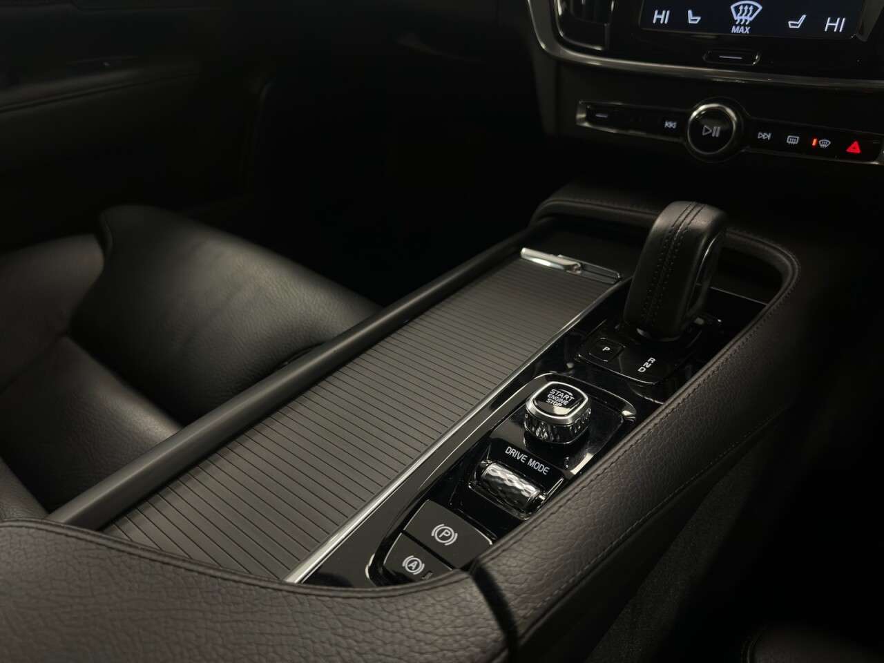 2020 VOLVO V90 2020 VOLVO V90